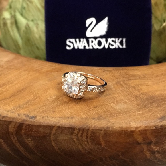 Swarovski Jewelry - Stunning 18K Rose GP Swarovski Crystal Ring